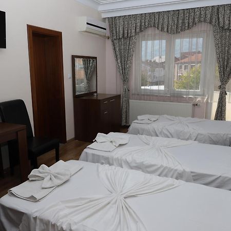 Hotel Leo Печ Экстерьер фото