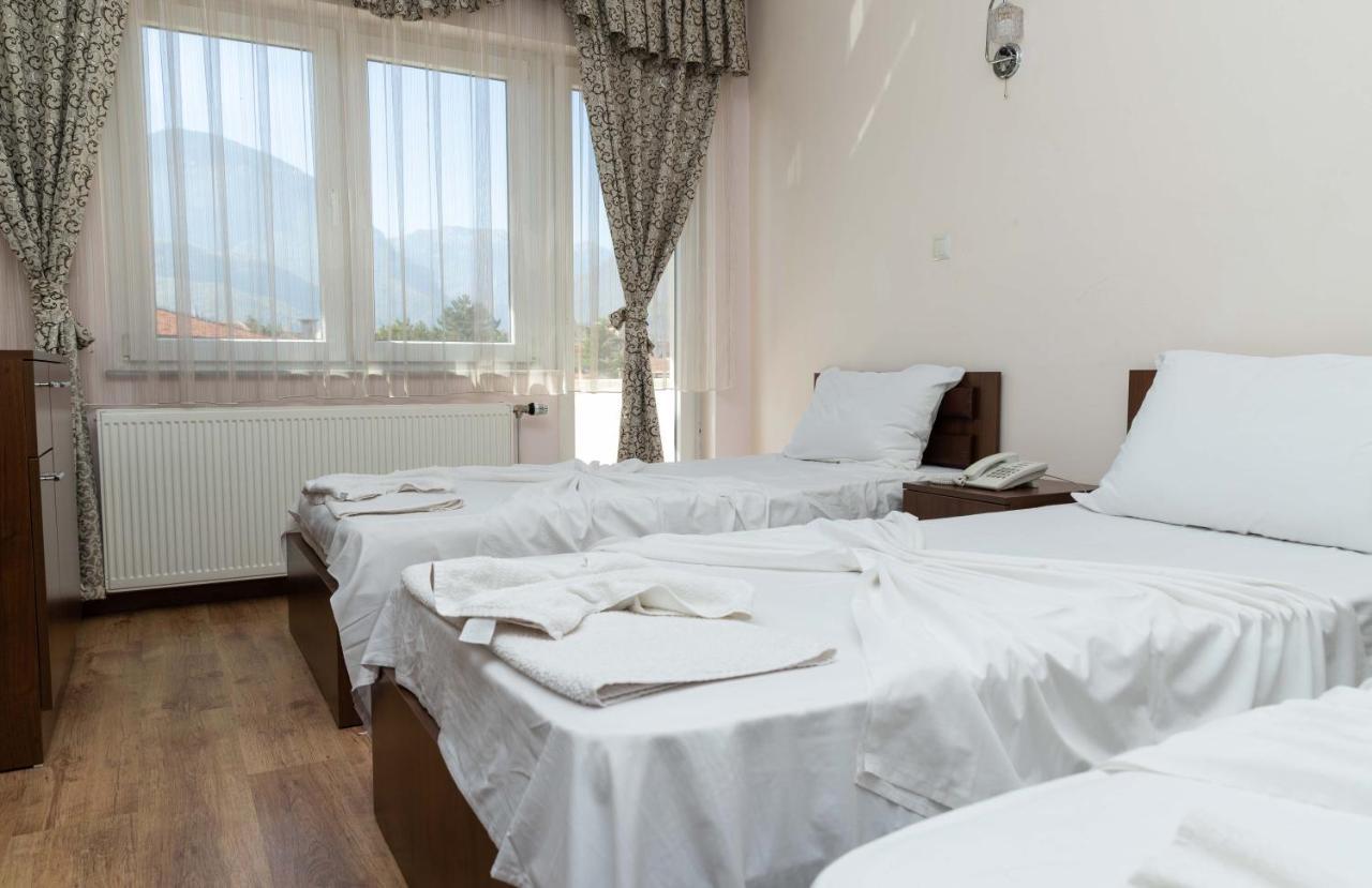 Hotel Leo Печ Экстерьер фото