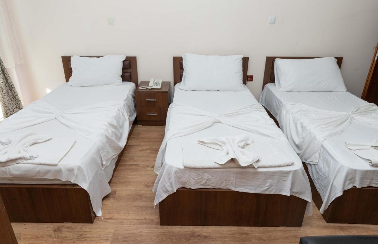 Hotel Leo Печ Экстерьер фото