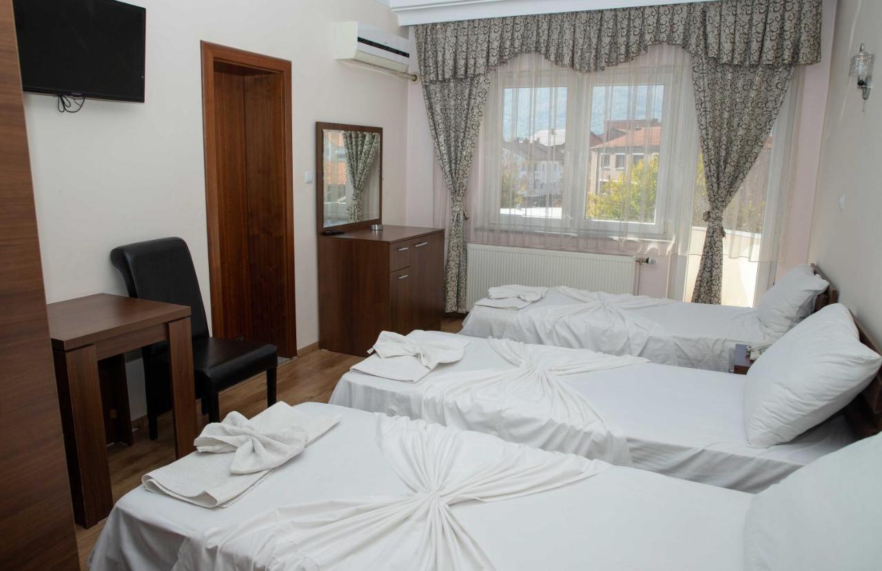 Hotel Leo Печ Экстерьер фото