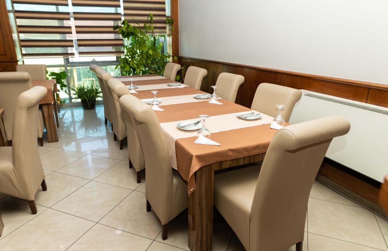 Hotel Leo Печ Экстерьер фото