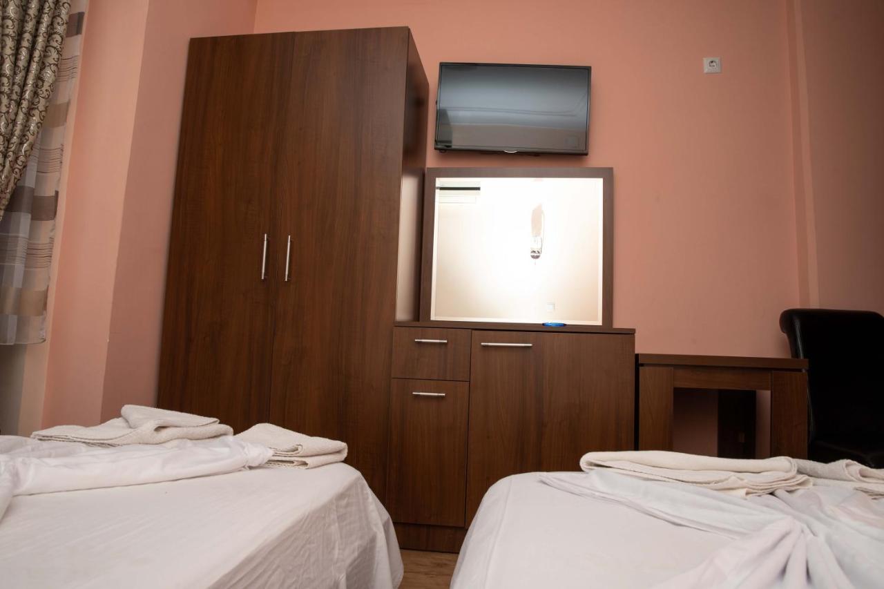 Hotel Leo Печ Экстерьер фото